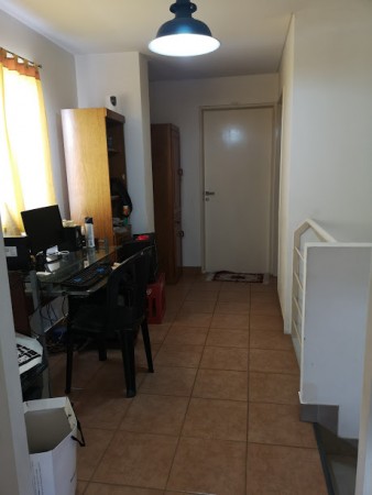 Dpto duplex al frente con patio y cochera, ubicado en Fonrouge 978, Lomas de Zamora