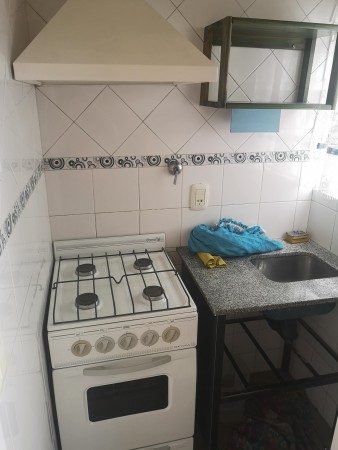 Dpto 2 amb al frente, excelente ubicacion: Hipolito Yrigoyen 9115, Lomas de Zamora