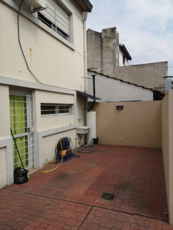 Dpto duplex al frente con patio y cochera, ubicado en Fonrouge 978, Lomas de Zamora