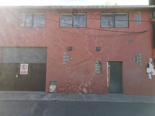 Importante Deposito con oficinas, ubicado en Presidente Peron 1762 Lomas de Zamora
