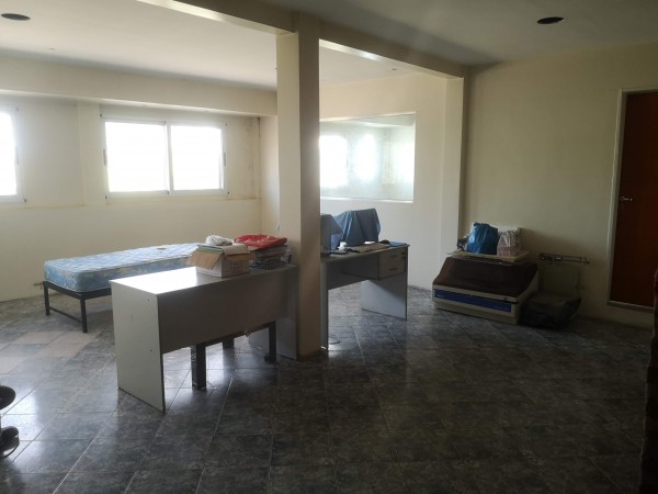Importante Deposito con oficinas, ubicado en Presidente Peron 1762 Lomas de Zamora