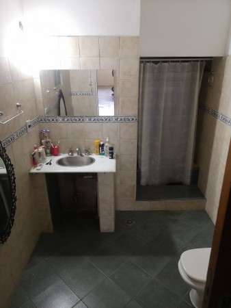 Importante Deposito con oficinas, ubicado en Presidente Peron 1762 Lomas de Zamora