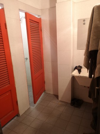 Importante Deposito con oficinas, ubicado en Presidente Peron 1762 Lomas de Zamora