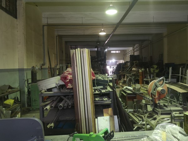 Importante Deposito con oficinas, ubicado en Presidente Peron 1762 Lomas de Zamora