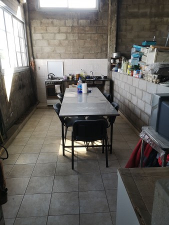 Importante Deposito con oficinas, ubicado en Presidente Peron 1762 Lomas de Zamora