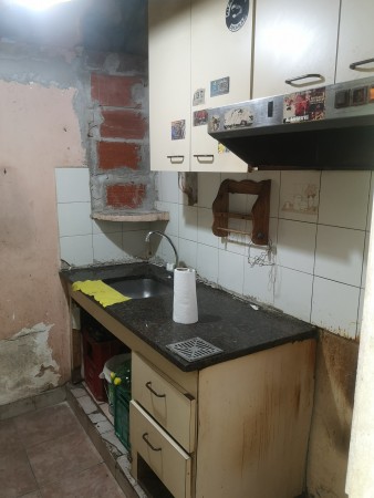 Casa amplia con dpto pb, ubicada en Malabia 815 Banfield
