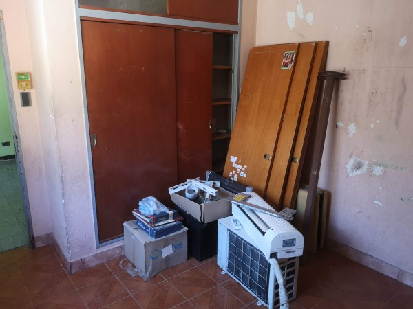 Casa amplia con dpto pb, ubicada en Malabia 815 Banfield