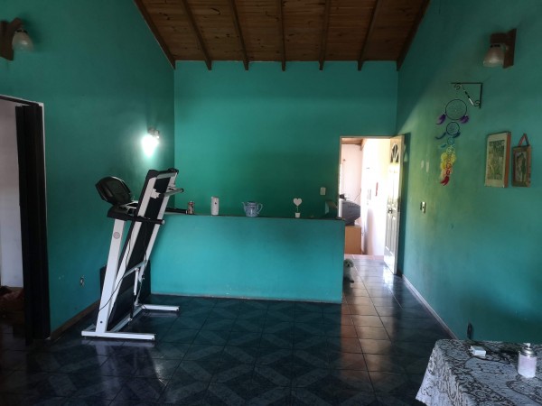 Casa amplia con dpto pb, ubicada en Malabia 815 Banfield