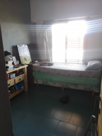 Casa amplia con dpto pb, ubicada en Malabia 815 Banfield
