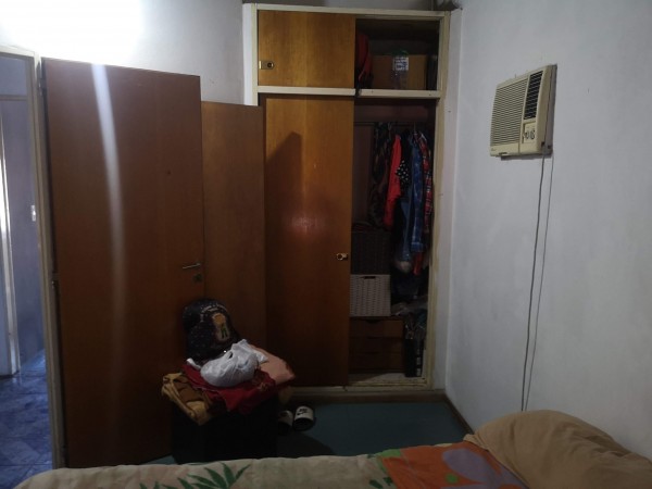 Casa amplia con dpto pb, ubicada en Malabia 815 Banfield