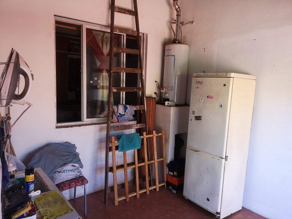 Casa amplia con dpto pb, ubicada en Malabia 815 Banfield