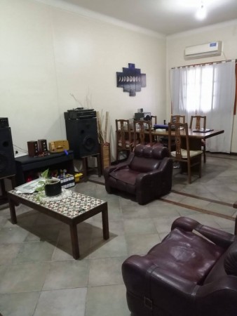 Ph t/ Casa 3 ambientes amplio con terreno libre, ubicado en Cabrera 756, Banfield