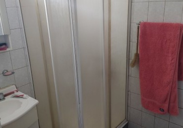 Ph t/ Casa 3 ambientes amplio con terreno libre, ubicado en Cabrera 756, Banfield