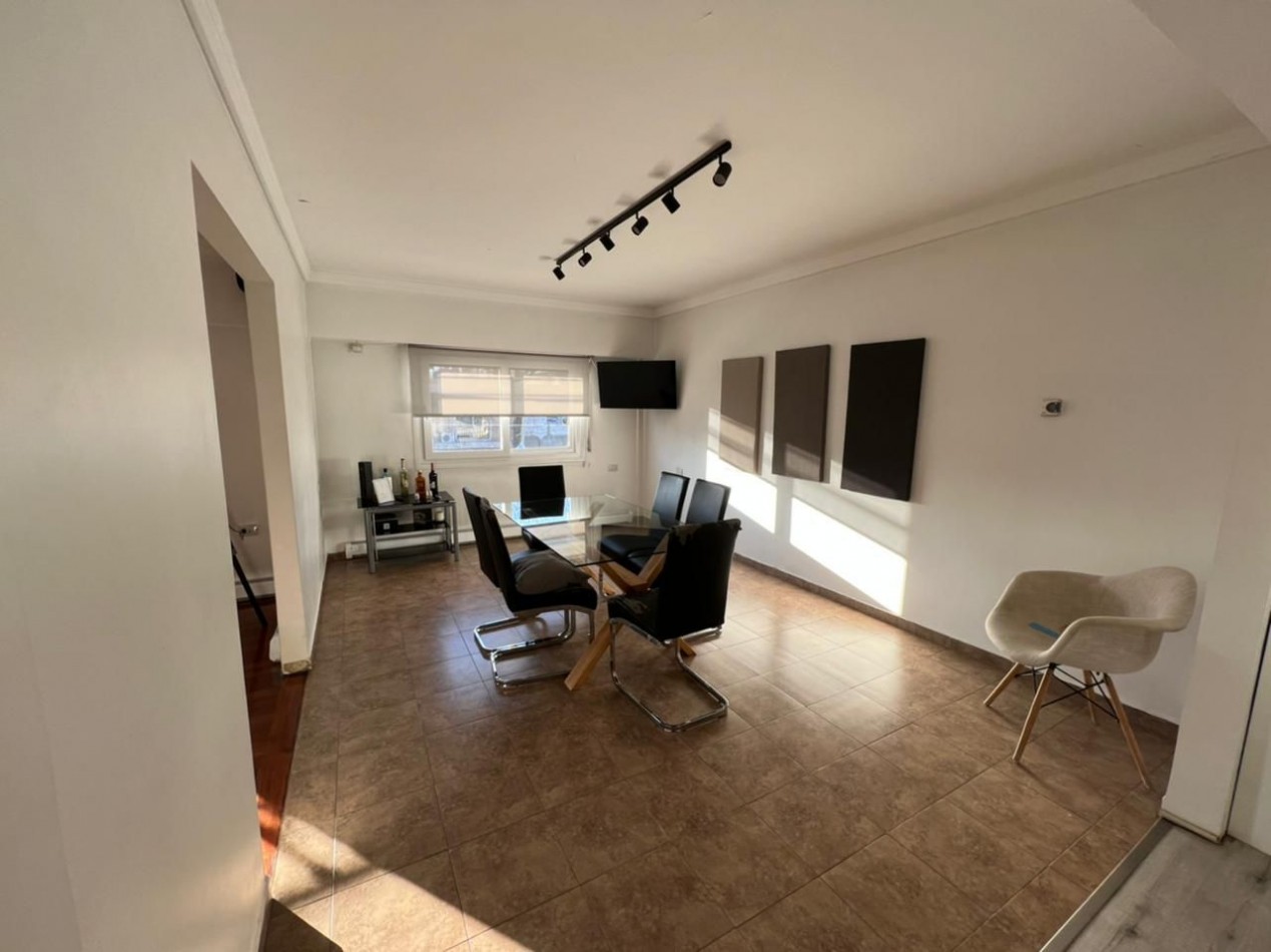 Lujoso semipiso 4 ambientes, ubicado en H. Yrigoyen 9761 Lomas De Zamora 
