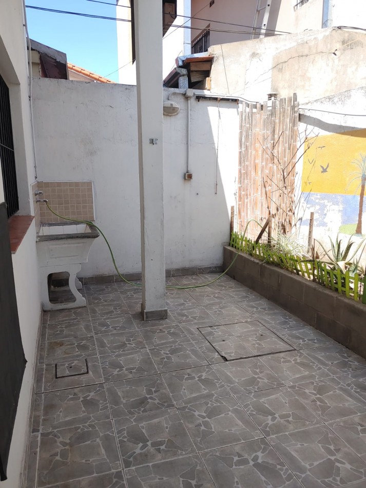 Excelente PH al frente tipo casa 3 amb ubicado en Carlos Tejedor 227 Lomas de Zamora