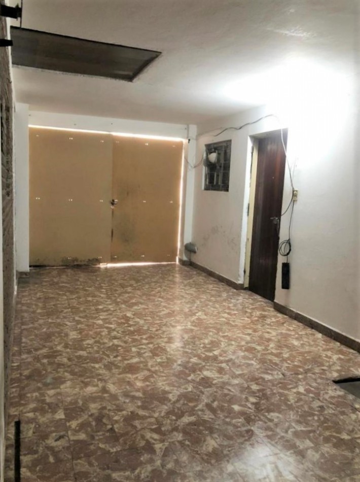 Gran casa 4 amb con cochera, patio y jardin, APTA CREDITO. Ubicada en Chimento 230 Lomas de Zamora