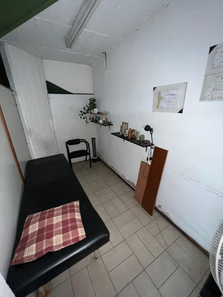 Local comercial, excelente ubicacion en Colombres 660, Lomas de Zamora