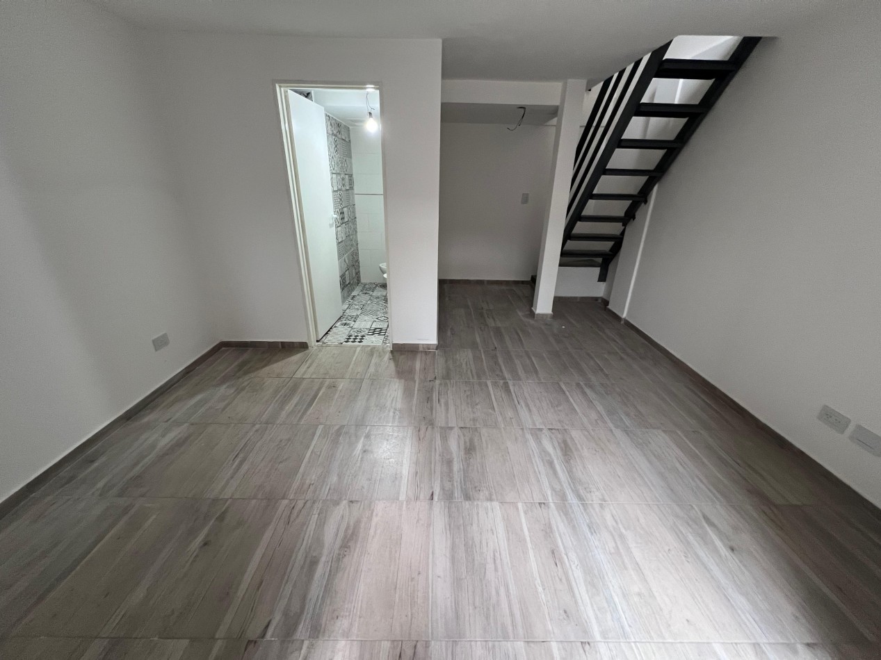 Duplex al frente a estrenar pb con patio, balcon y cochera. Ubicado en Hipolito Yrigoyen 7718, Banfield
