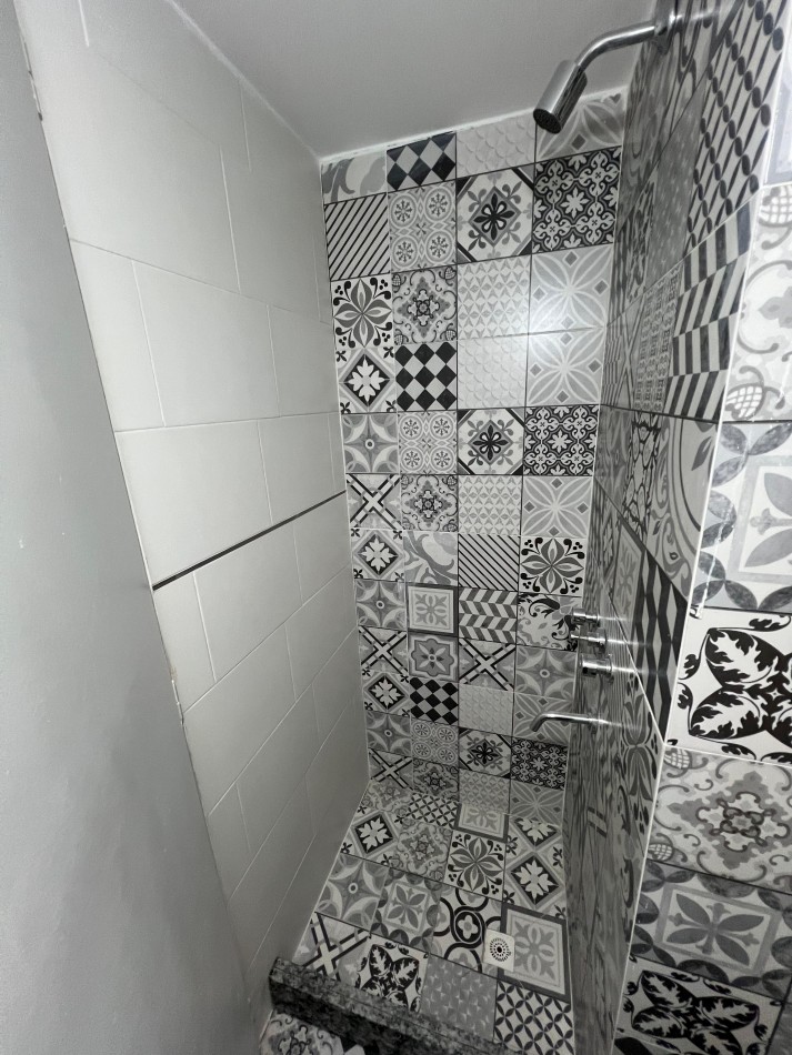 Duplex al frente a estrenar pb con patio, balcon y cochera. Ubicado en Hipolito Yrigoyen 7718, Banfield
