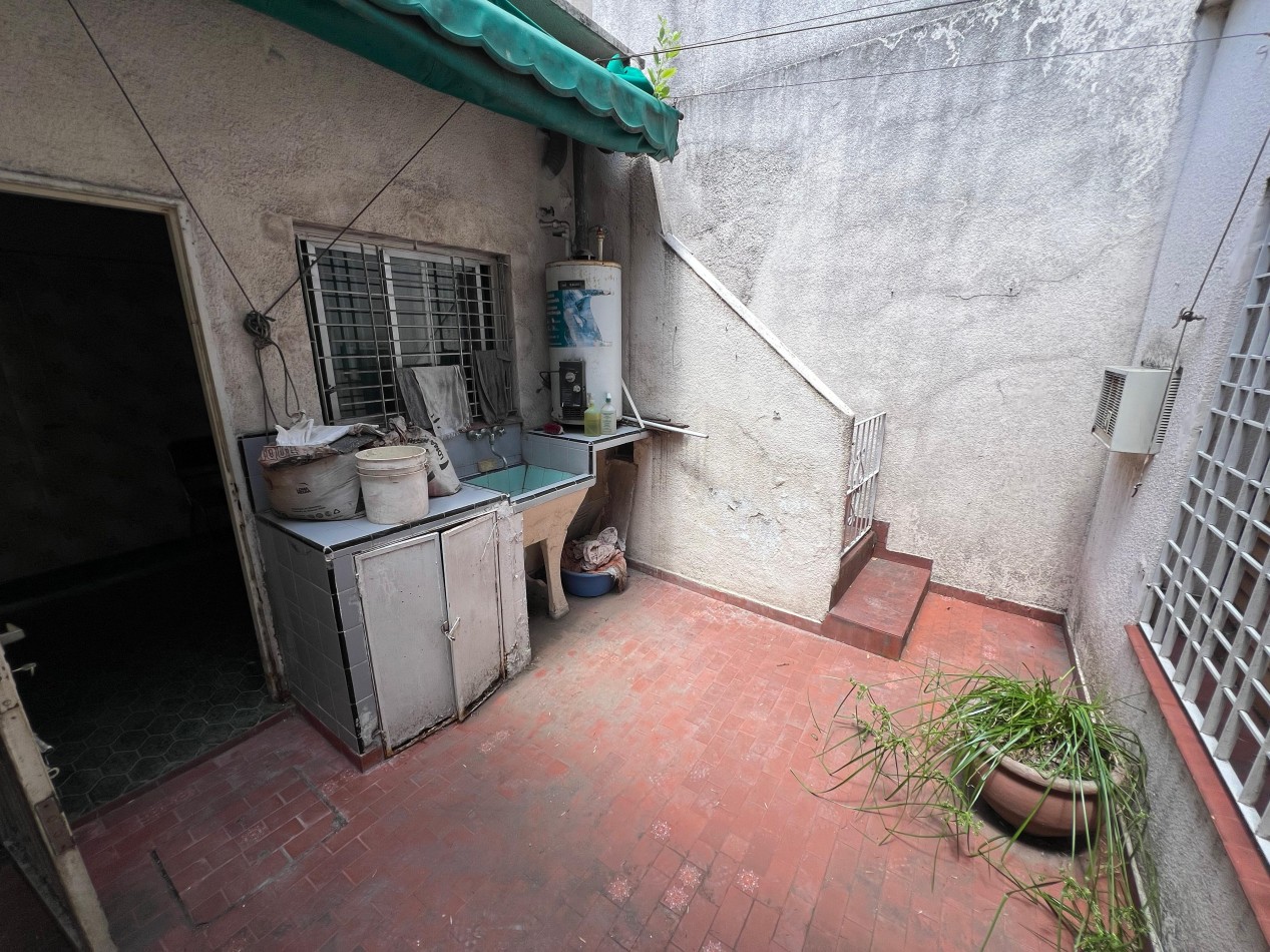 Casa 4 amb con patio y terraza. Ubicada en Carlos Casares 195 Temperley