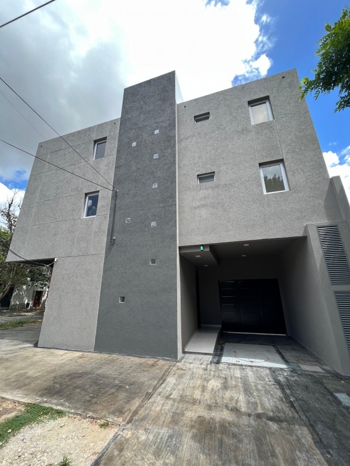 Monoambiente al frente 2do piso con balcon, ubicado en San Martin 1902 Banfield