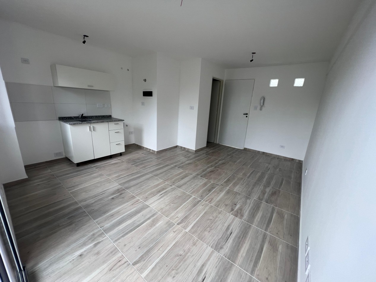 Monoambiente al frente 2do piso con balcon, ubicado en San Martin 1902 Banfield
