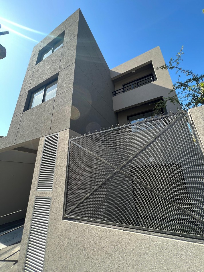 Dpto monoambiente poca antiguedad 2do piso, ubicado en Azara 851, Lomas de Zamora