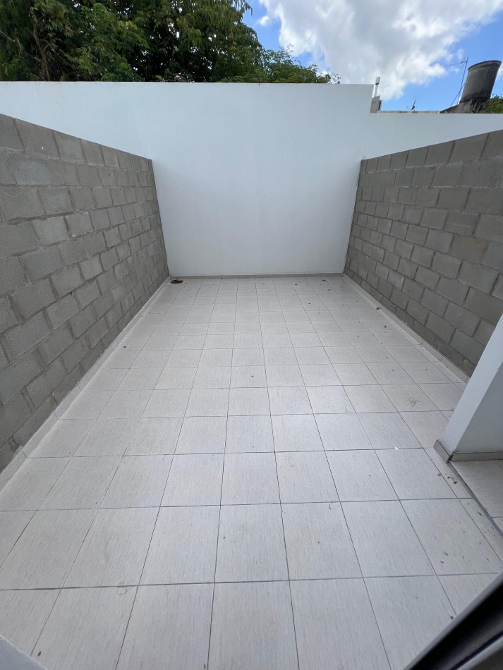 Monoambiente al fondo en pb con patio. Excelente ubicacion: Portela 275, Lomas de Zamora