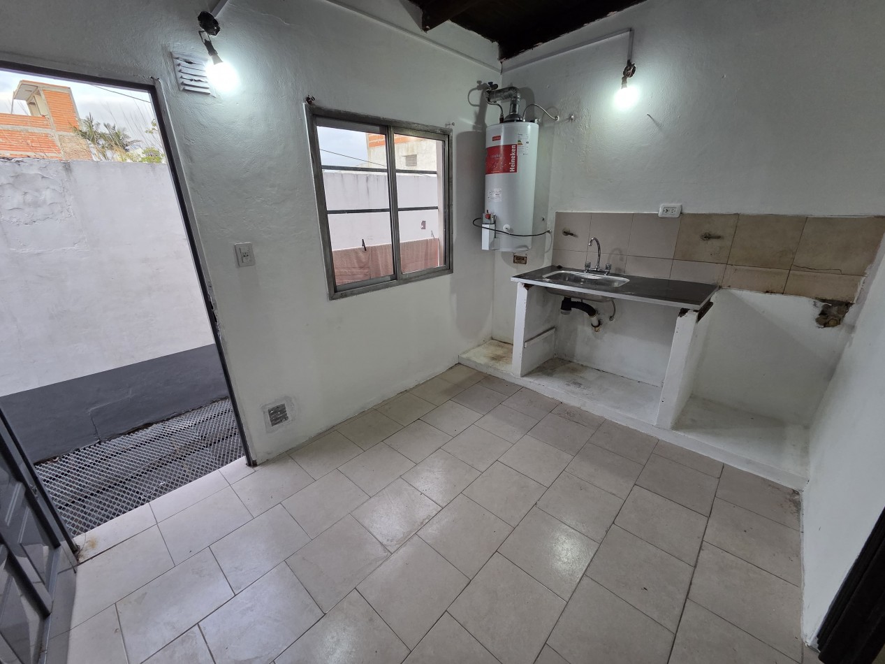 Dpto ph 2 amb 1° piso, ubicado en Av. Rivadavia 2368, Lanus