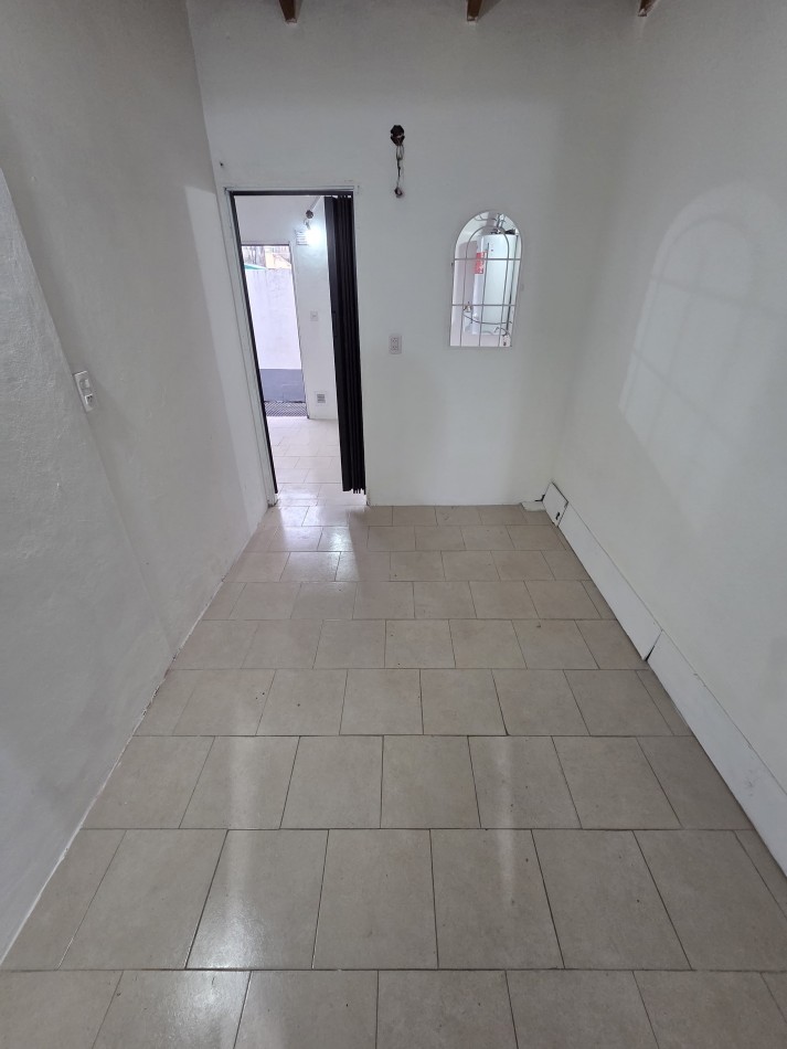 Dpto ph 2 amb 1° piso, ubicado en Av. Rivadavia 2368, Lanus