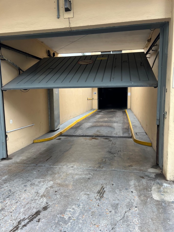 Cochera en pb cubierta, ubicada Saenz 335, Lomas de Zamora