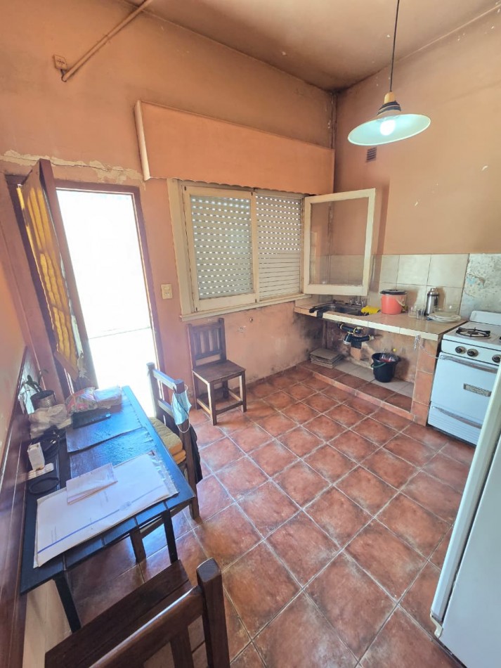 Ph 3 amb con patio en planta baja sin expensas. Muy buena ubicacion: Anchorena 945, Temperley