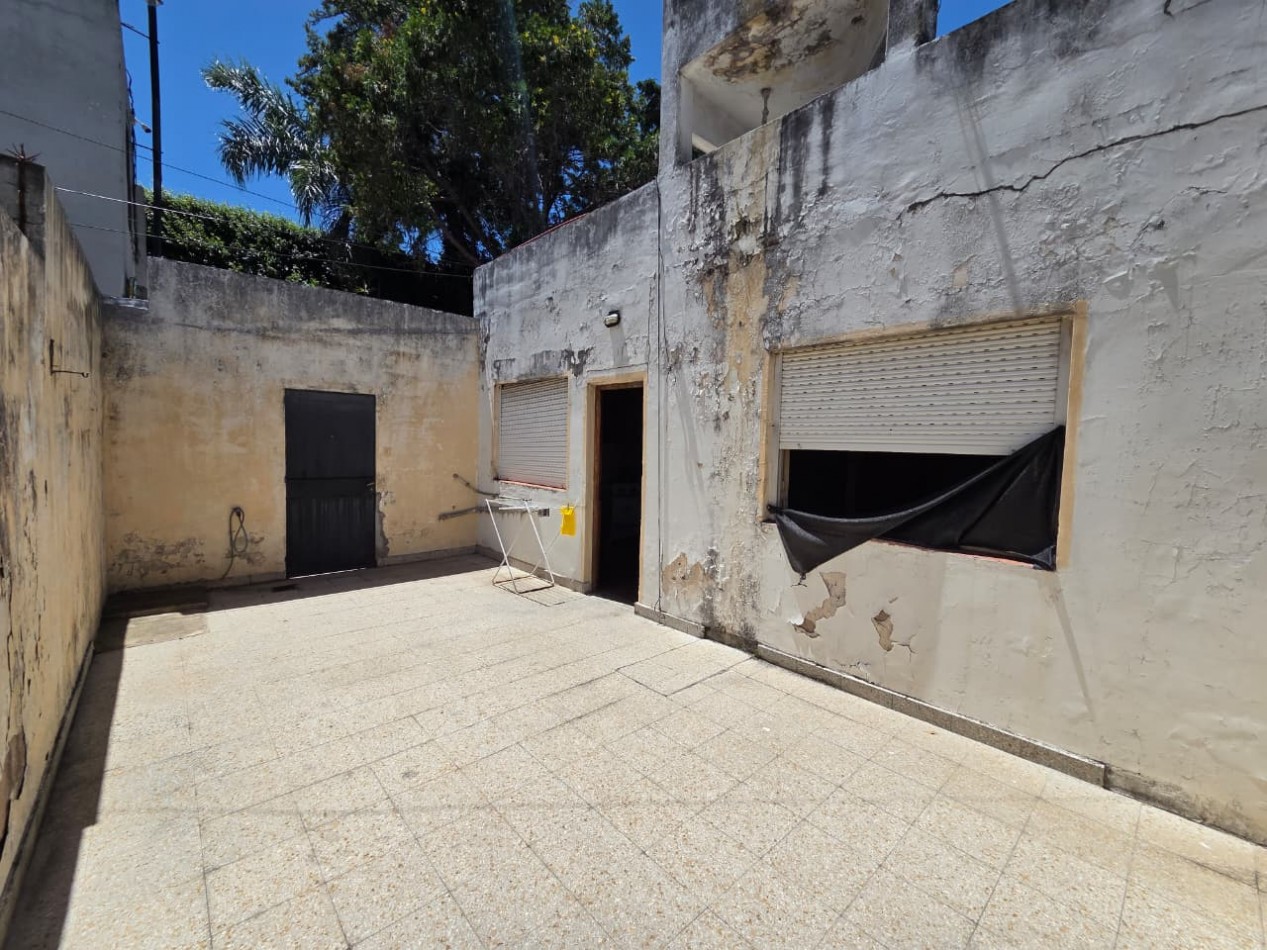 Ph 3 amb con patio en planta baja sin expensas. Muy buena ubicacion: Anchorena 945, Temperley