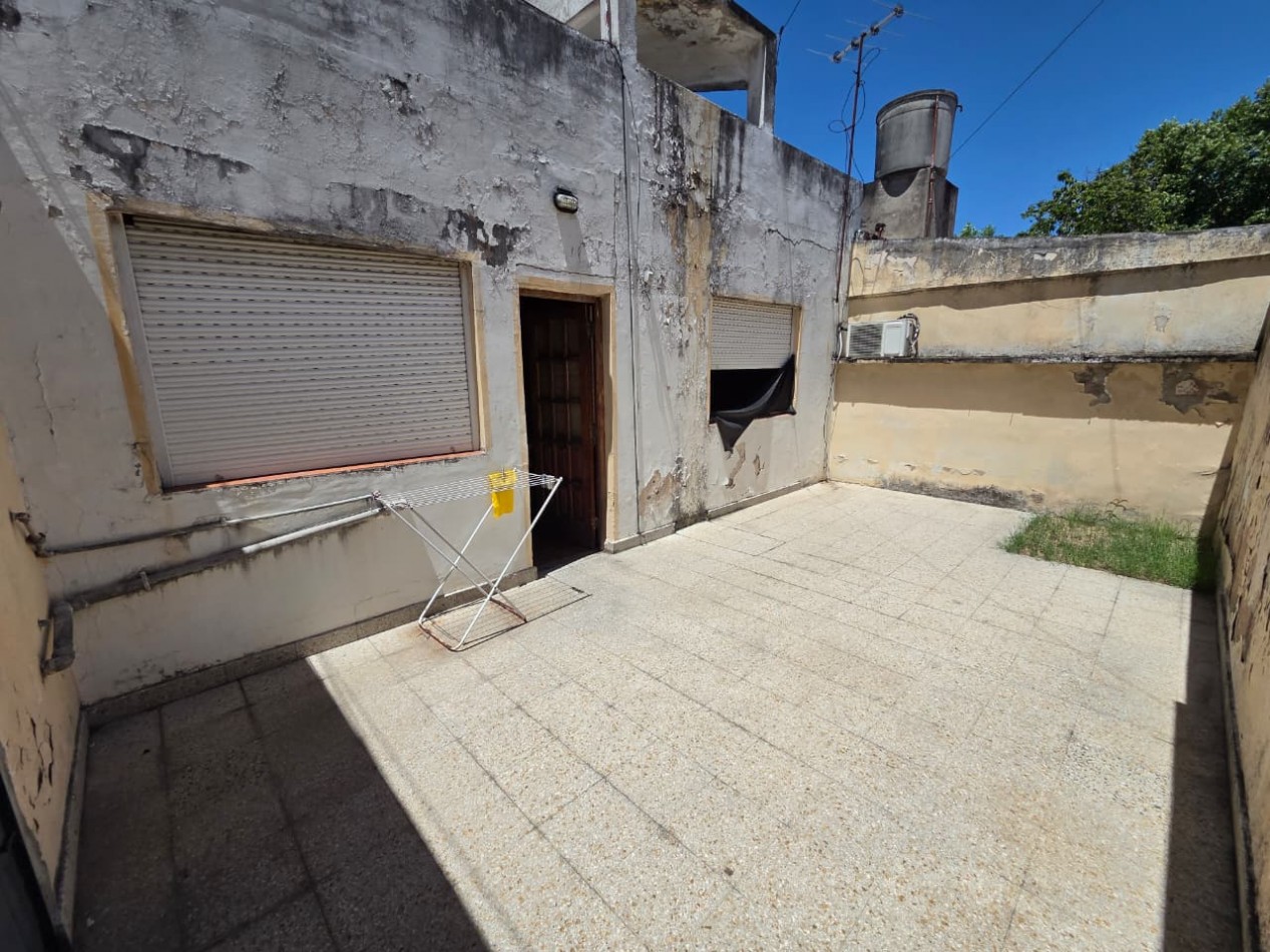 Ph 3 amb con patio en planta baja sin expensas. Muy buena ubicacion: Anchorena 945, Temperley