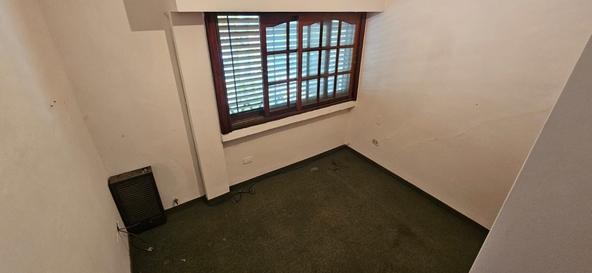 Excelente casa apta credito con local comercial, parque con quincho, parrilla y garage ubicada en Arturo Mateo Bas 308, Remedios de Escalada