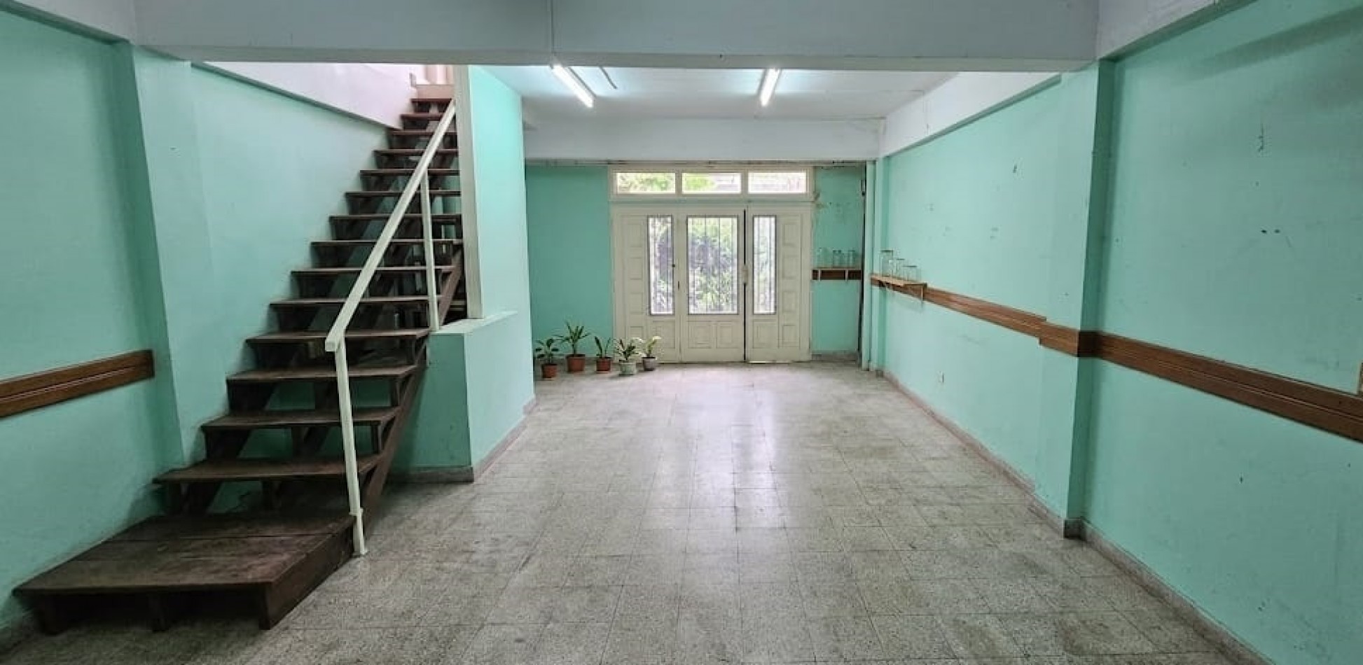 Excelente casa apta credito con local comercial, parque con quincho, parrilla y garage ubicada en Arturo Mateo Bas 308, Remedios de Escalada