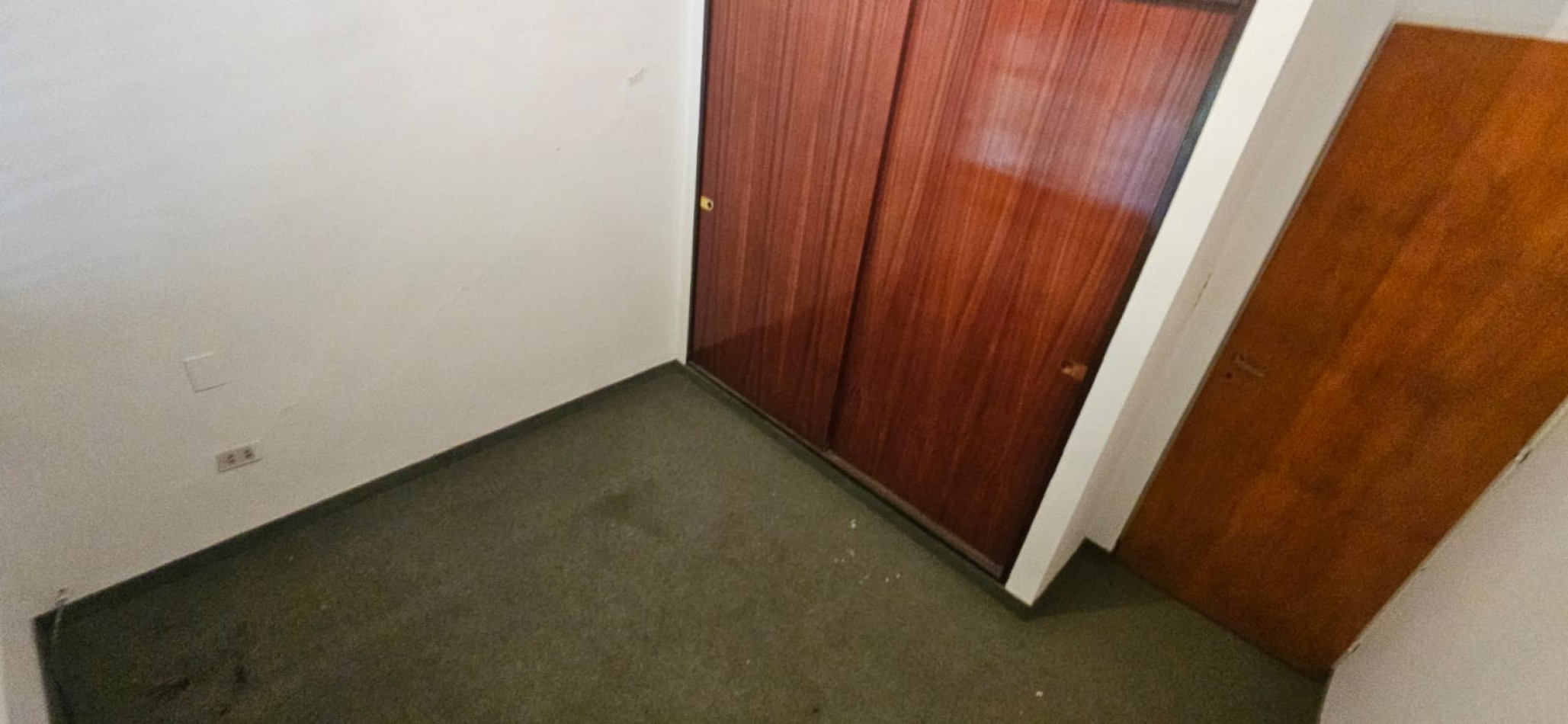 Excelente casa apta credito con local comercial, parque con quincho, parrilla y garage ubicada en Arturo Mateo Bas 308, Remedios de Escalada