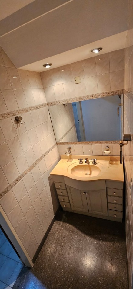 Excelente casa apta credito con local comercial, parque con quincho, parrilla y garage ubicada en Arturo Mateo Bas 308, Remedios de Escalada