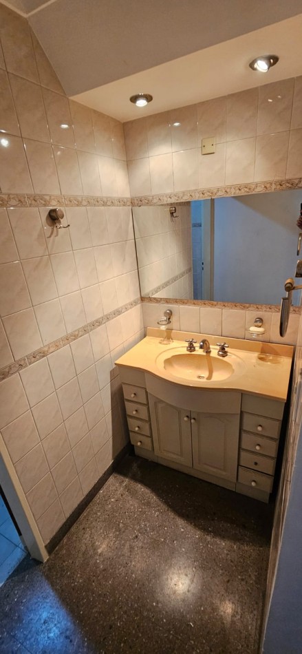 Excelente casa apta credito con local comercial, parque con quincho, parrilla y garage ubicada en Arturo Mateo Bas 308, Remedios de Escalada