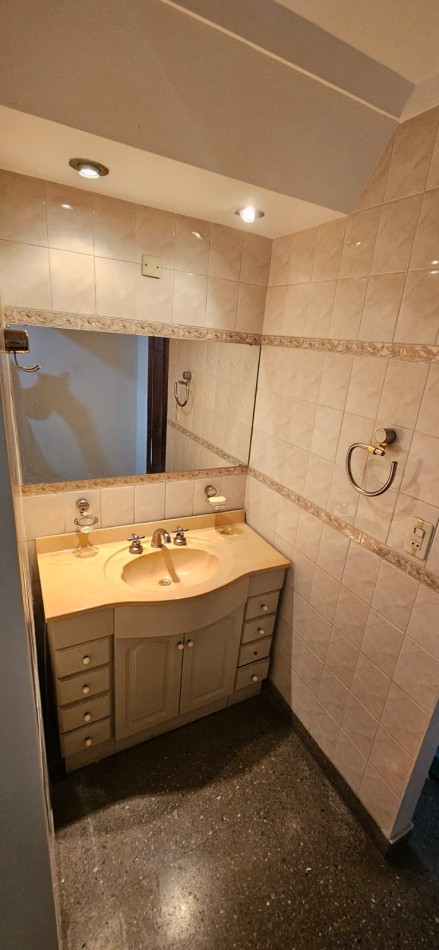 Excelente casa apta credito con local comercial, parque con quincho, parrilla y garage ubicada en Arturo Mateo Bas 308, Remedios de Escalada