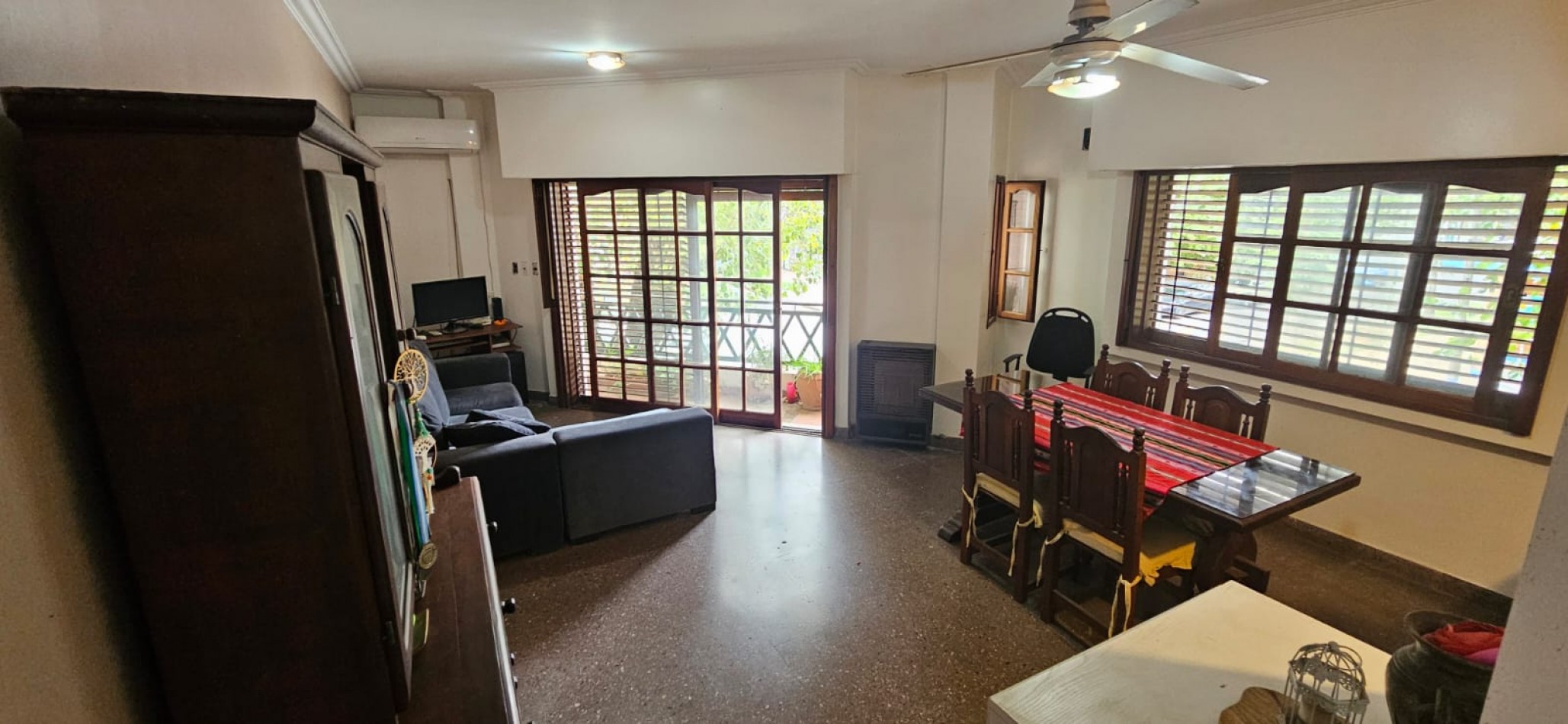 Excelente casa apta credito con local comercial, parque con quincho, parrilla y garage ubicada en Arturo Mateo Bas 308, Remedios de Escalada