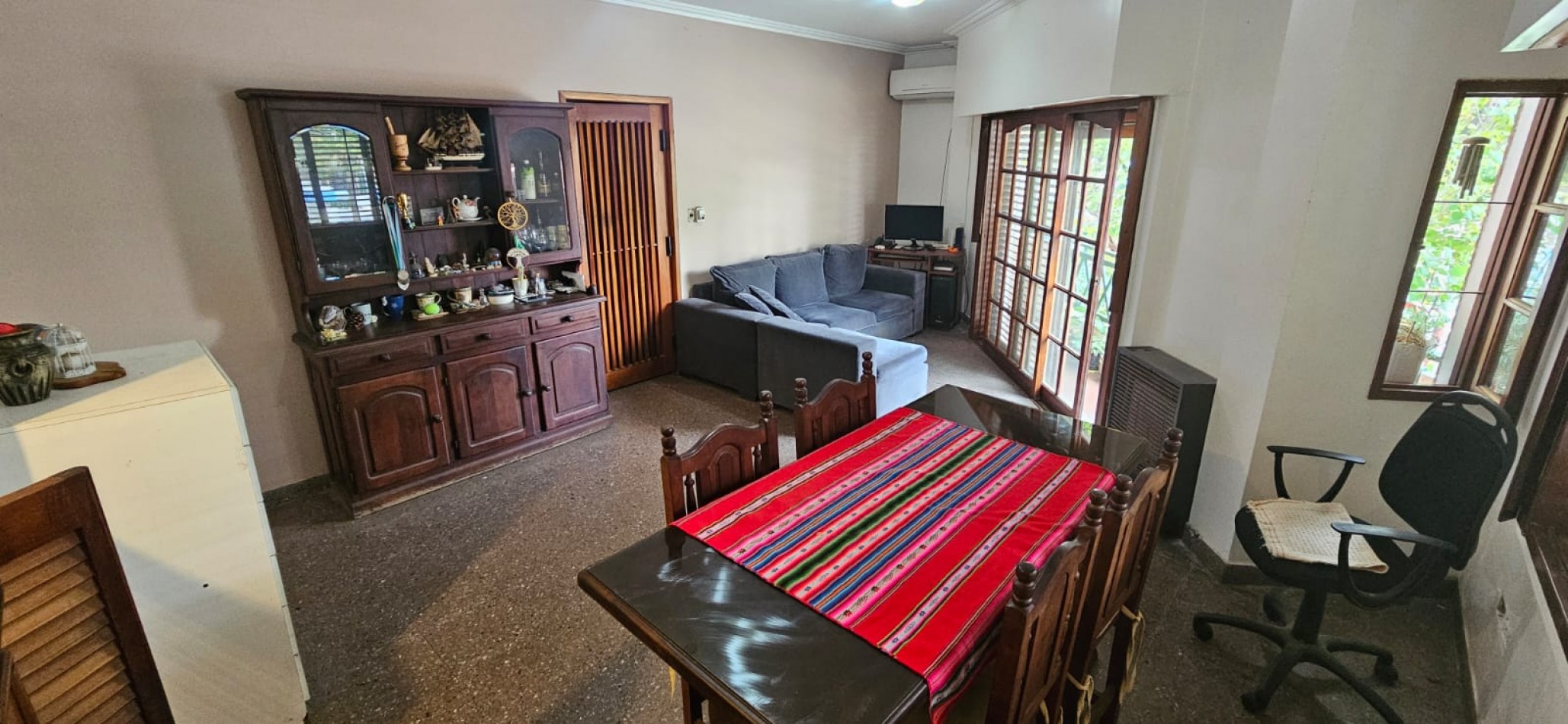 Excelente casa apta credito con local comercial, parque con quincho, parrilla y garage ubicada en Arturo Mateo Bas 308, Remedios de Escalada