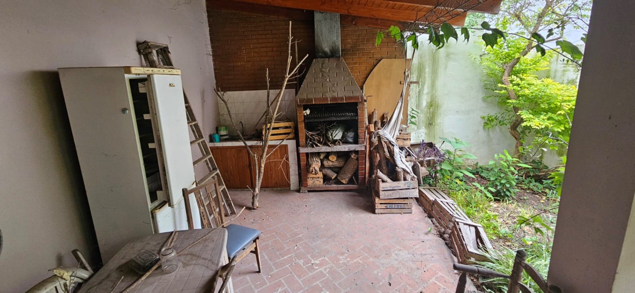 Excelente casa apta credito con local comercial, parque con quincho, parrilla y garage ubicada en Arturo Mateo Bas 308, Remedios de Escalada