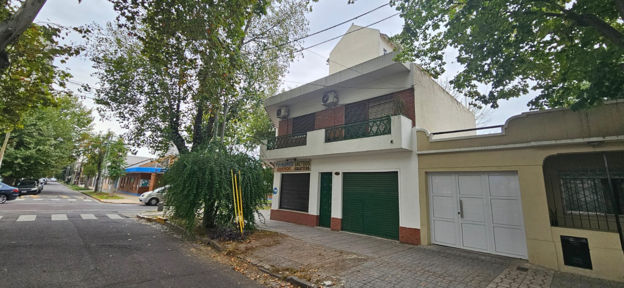 Excelente casa apta credito con local comercial, parque con quincho, parrilla y garage ubicada en Arturo Mateo Bas 308, Remedios de Escalada