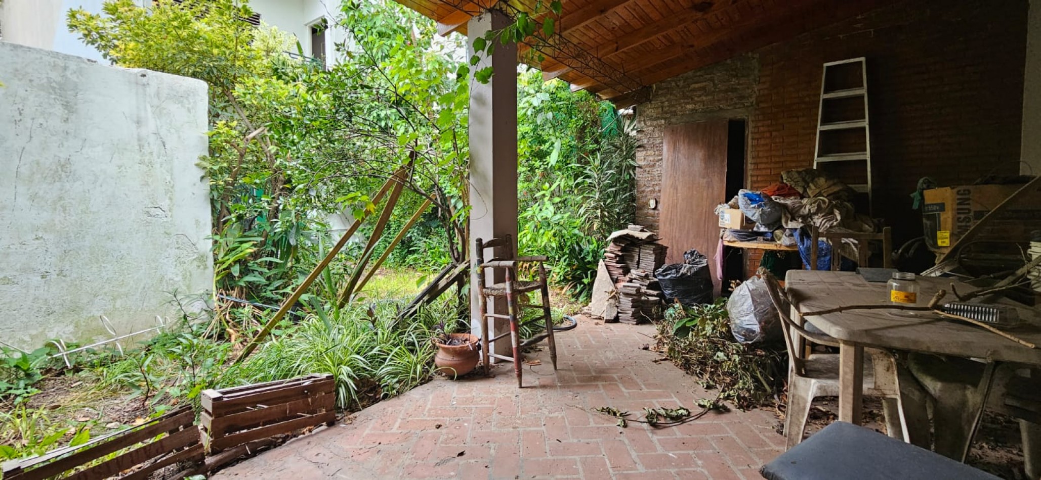 Excelente casa apta credito con local comercial, parque con quincho, parrilla y garage ubicada en Arturo Mateo Bas 308, Remedios de Escalada