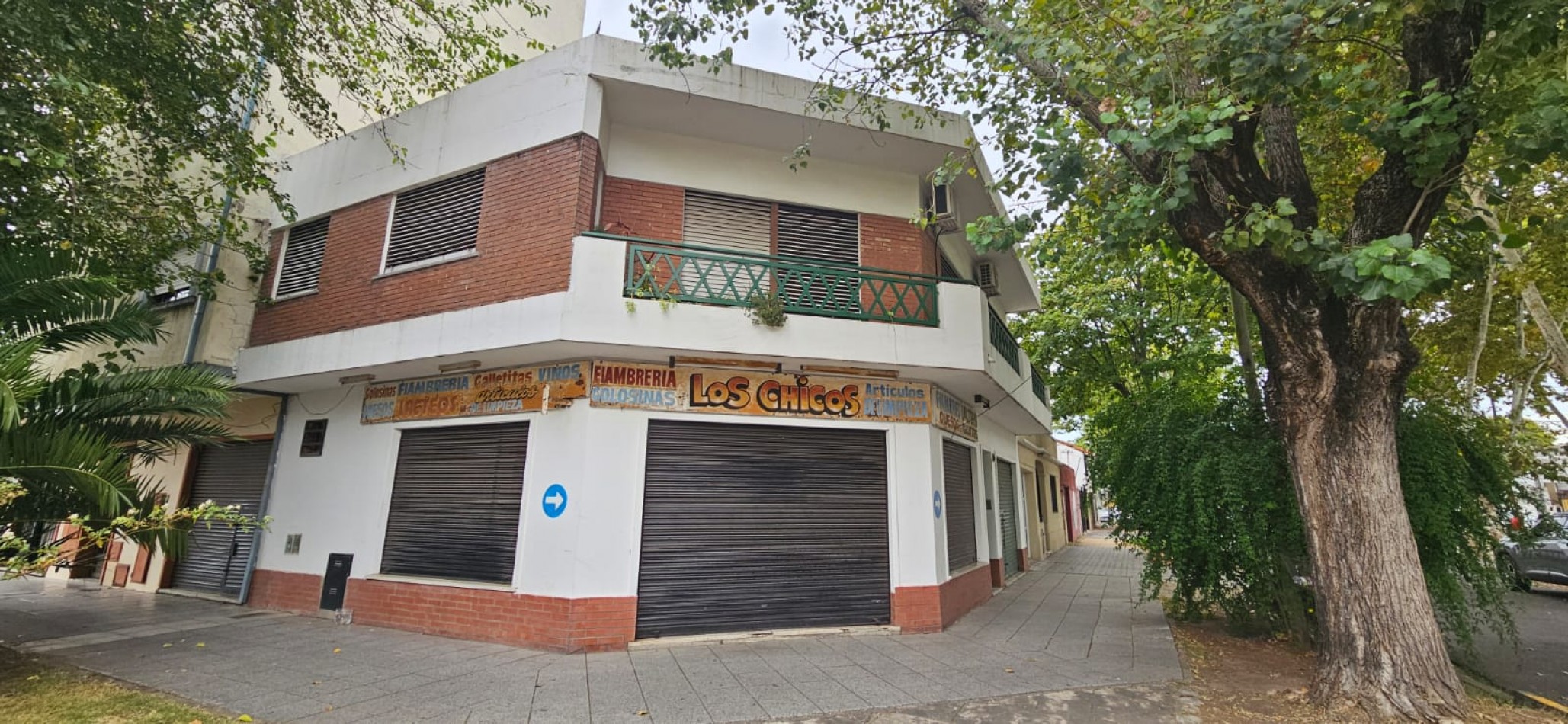 Excelente casa apta credito con local comercial, parque con quincho, parrilla y garage ubicada en Arturo Mateo Bas 308, Remedios de Escalada