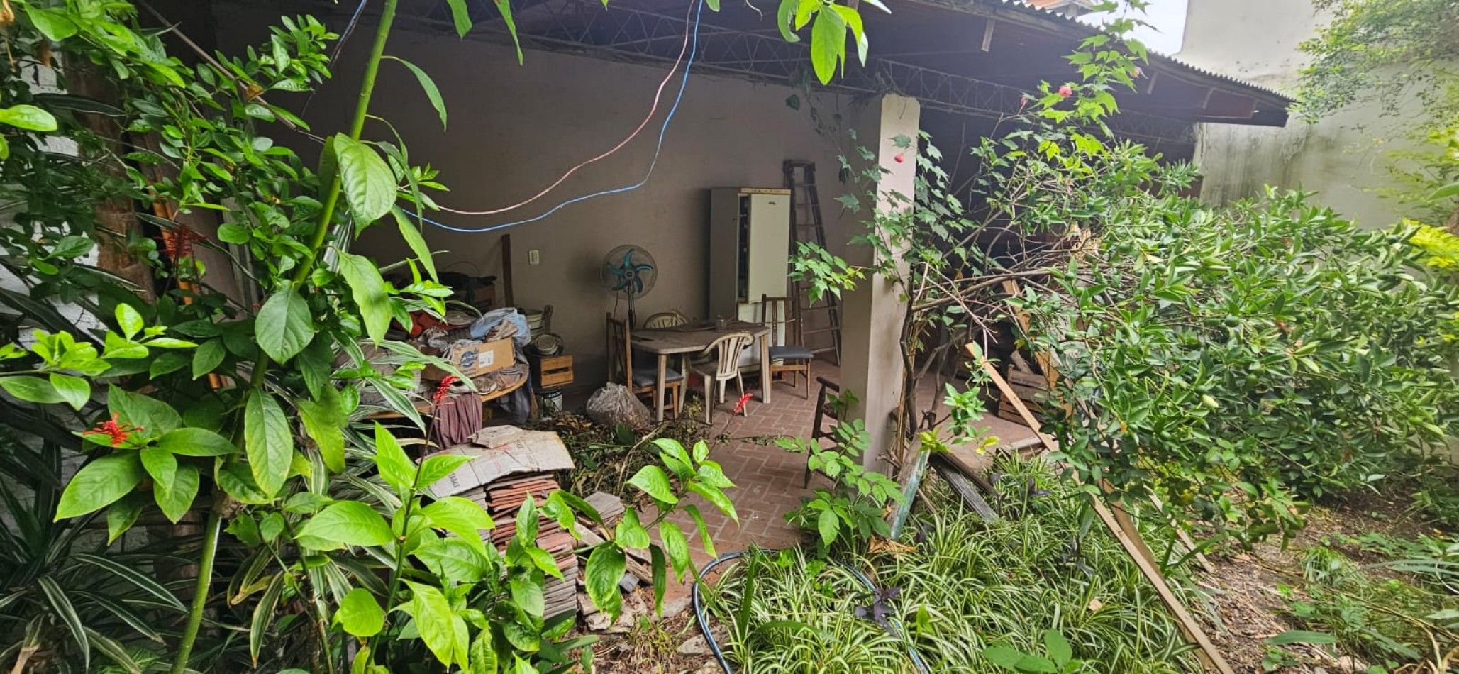 Excelente casa apta credito con local comercial, parque con quincho, parrilla y garage ubicada en Arturo Mateo Bas 308, Remedios de Escalada