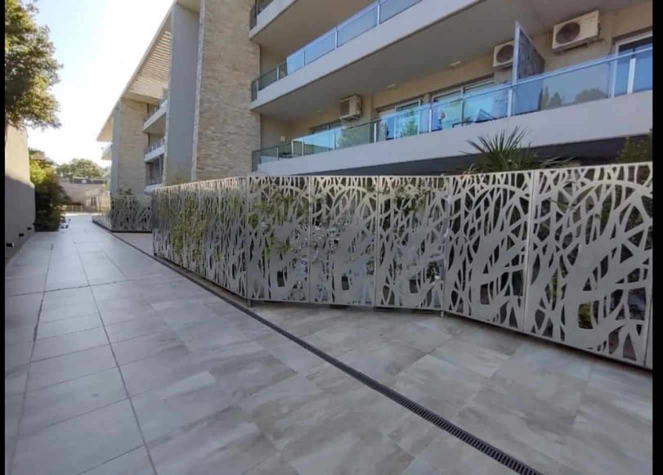 Dpto premium 3 amb al frente con balcon/terraza, 2 cocheras y amenities en el corazon de Adrogue: Cordero 751