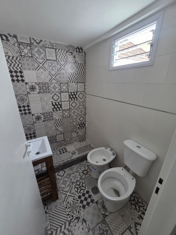 Monoamb a estrenar al frente en 2do piso. Excelente ubicacion: Pedernera 279, Lomas de Zamora