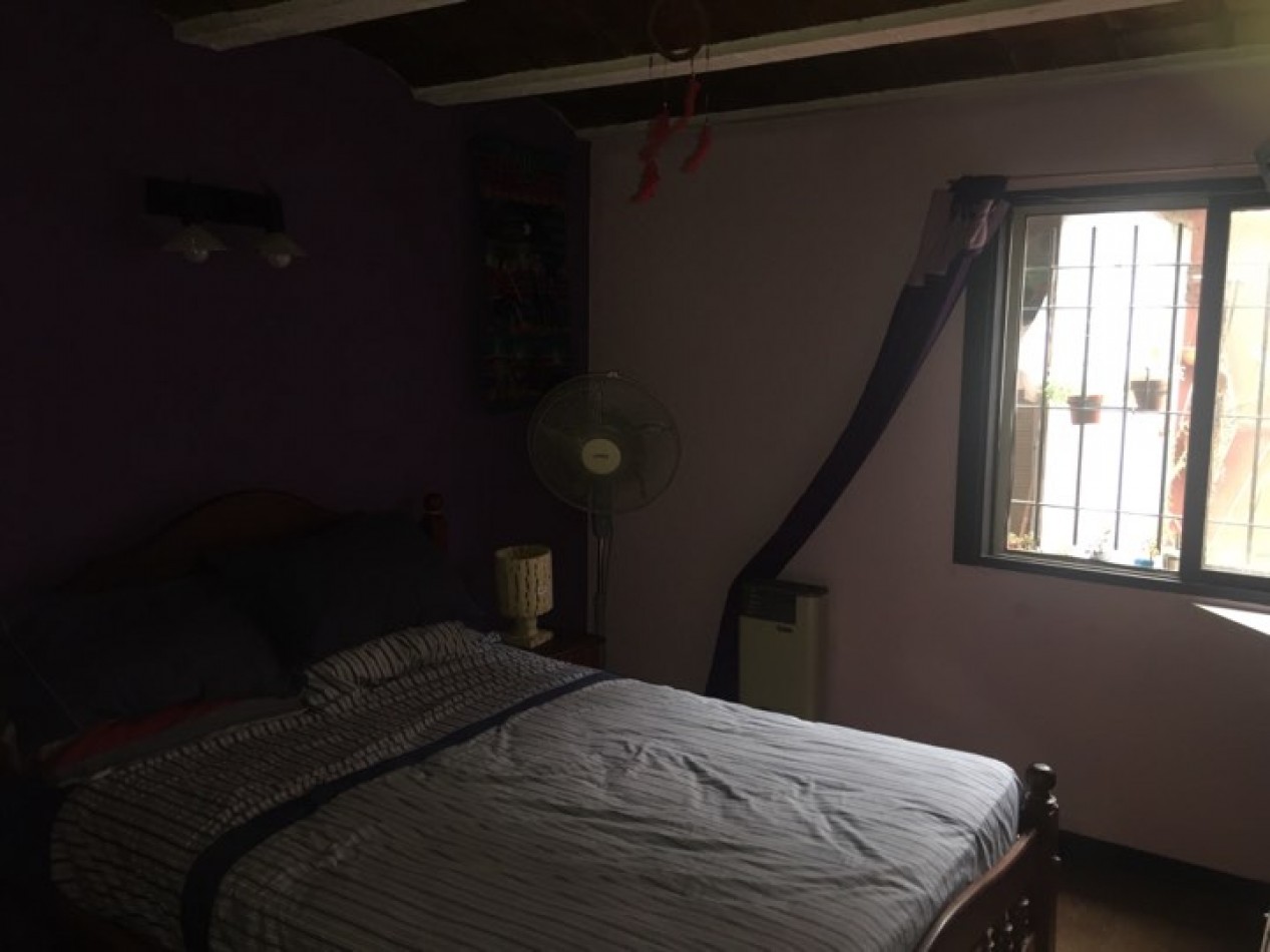 Excelente ph tipo casa con patio, parrilla y cochera descubierta. Excelente ubicacion: Garona 1365, Lomas de Zamora